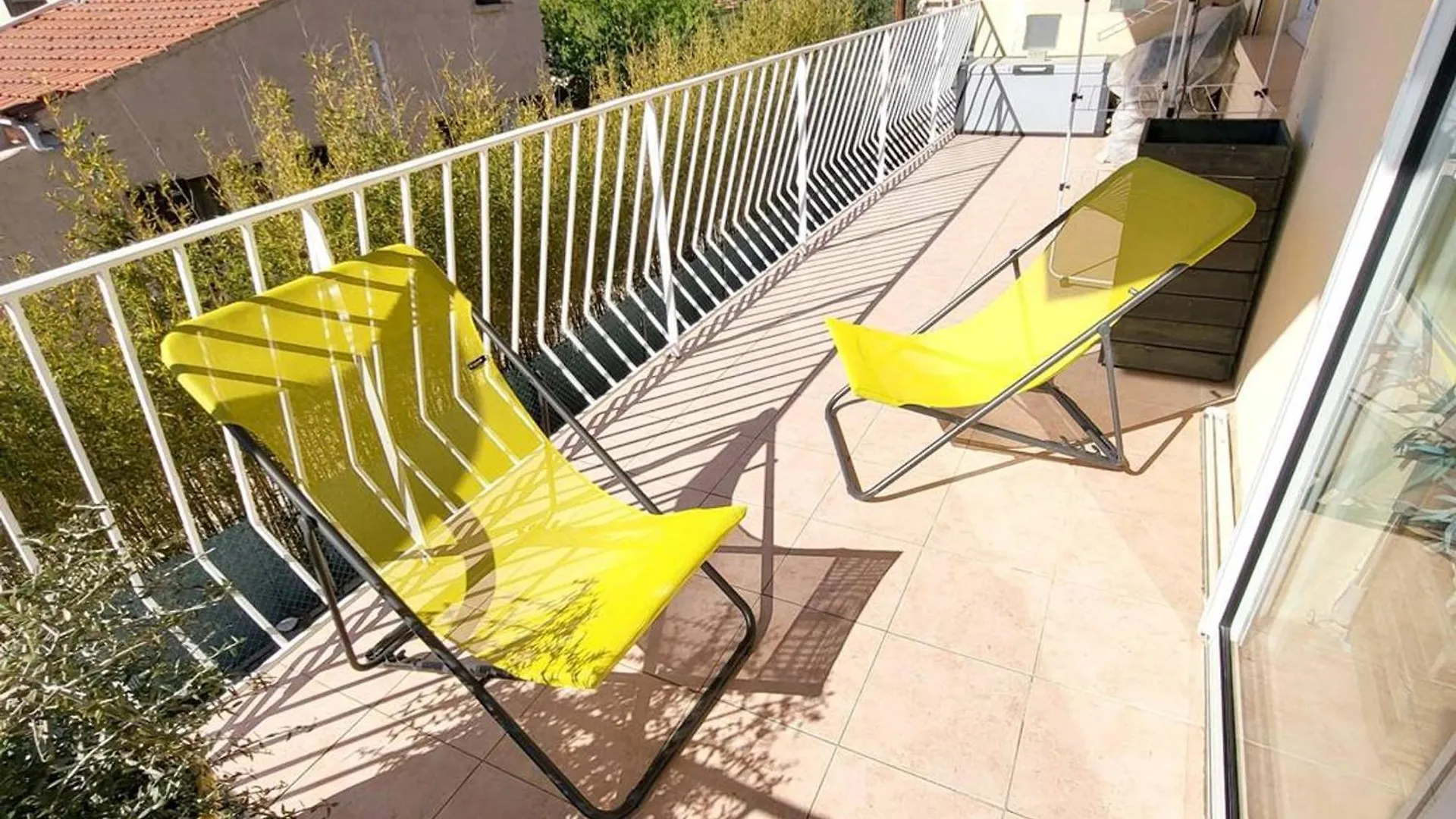 Duplex T3 Climatise - Terrasse & Balcon - Parking Prive - 700M Des Plages - Animaux Acceptes - Fr-1-316-327 Six-Fours-les-Plages 0*,  France